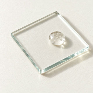 Commen Nº.12 Matte Zinc Gel: a pea-size dot pressed between two glass plates, a clear gel with tiny air bubbles.